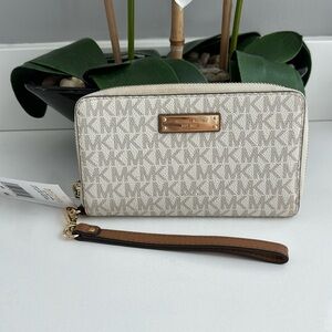Michael Kors Wristlet